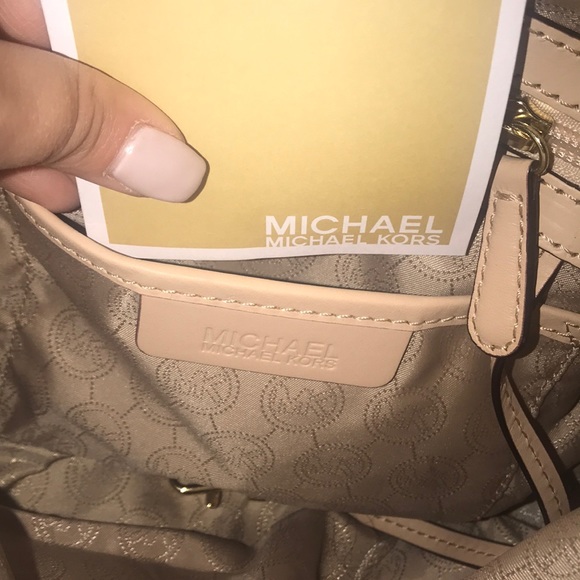 Michael Kors beige and cream tote gold hardware - Picture 7 of 8